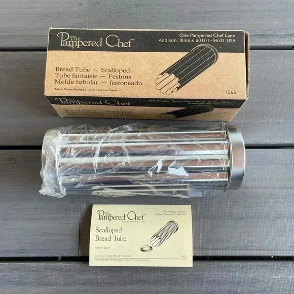 Pampered Chef NIB Bread Tube - Scalloped - Picture 1 of 2